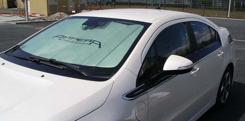 Opel Ampera avec pare-soleil