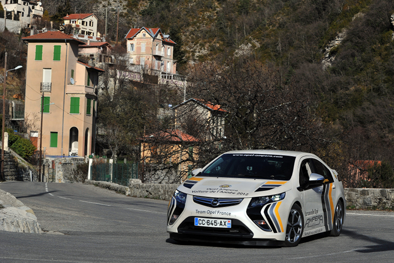 L'Opel Ampera sur la route du Monte Carlo EN 2012