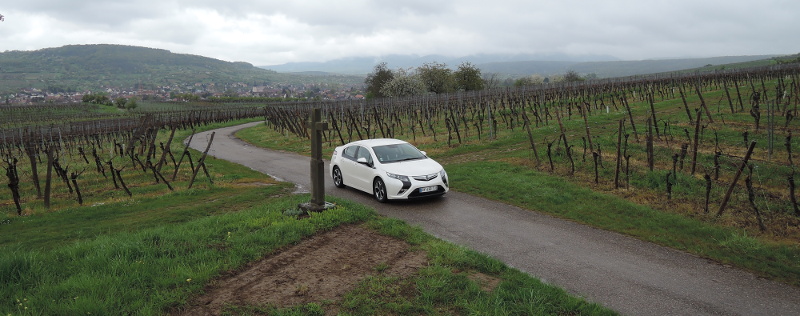 Opel Ampera au milieu des vignes