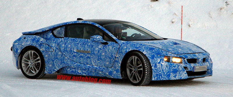 BMW i8 neige